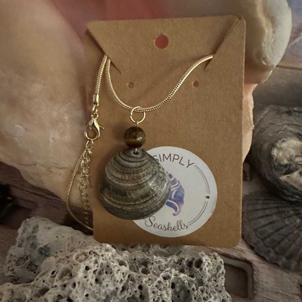 Earth tones & gold seashell pendant necklace